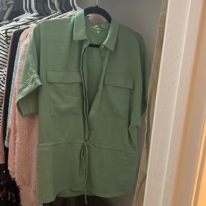Half length blouse which is green colour,38euro size